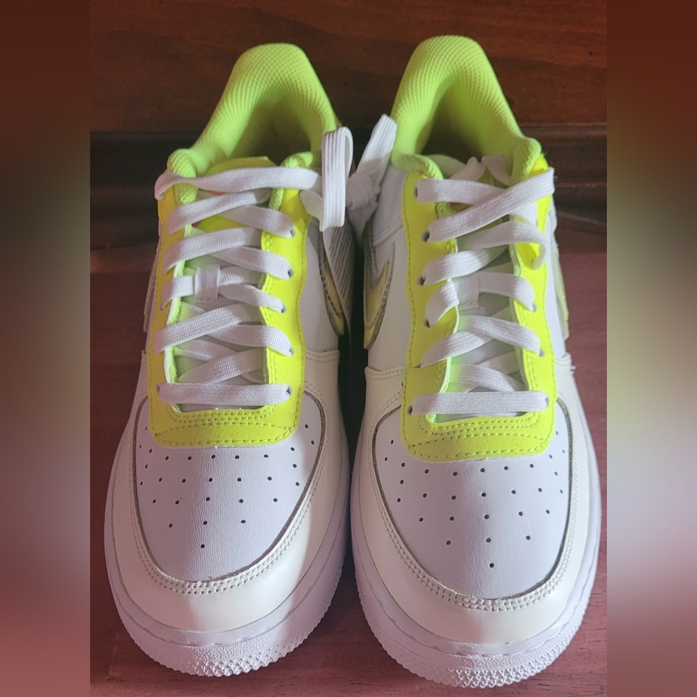 NIke Air Force 1 Shoes - Picture 2 of 9